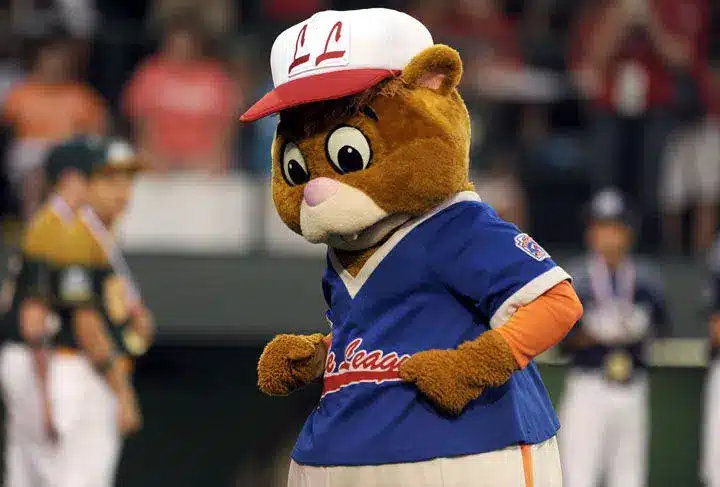 Dugout Earns 2022 Mascot Hall of Fame Award for Greatest Community